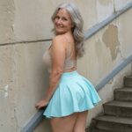 😮El secreto de la eterna juventud: La mujer que desafía al tiempo y enamora a todos